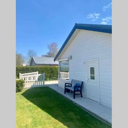 Bungalow Scheldezicht In Zeeland Dicht Bij Zee Scherpenisse Exterior photo